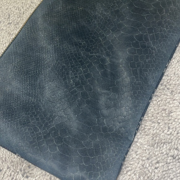 Vintage Black Gucci Clutch - Picture 3 of 4